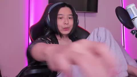 Snapshot of your_little_twink chatting on 09.20.25 Han online show from 09.20.25