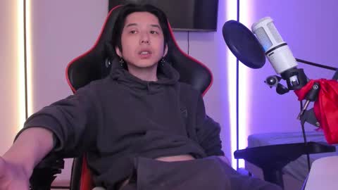 Snapshot of your_little_twink chatting on 10.18.25 Han online show from 10.18.25