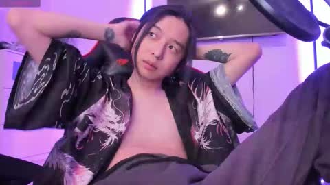 Snapshot of your_little_twink chatting on 11.04.25 Han online show from 11.04.25