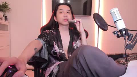 Snapshot of your_little_twink chatting on 11.30.25 Han online show from 11.30.25