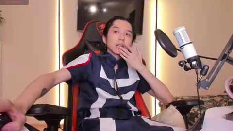 Snapshot of your_little_twink chatting on 12.02.25 Han online show from 12.02.25