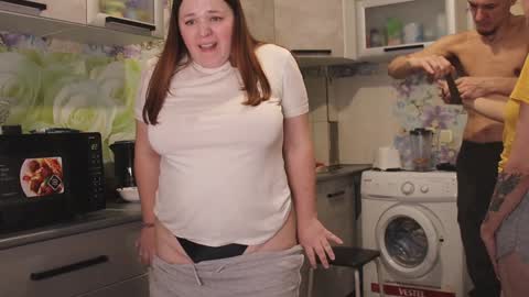 Snapshot of your_madhurricane chatting on 12.13.24 Daria and Lesia online show from 12.13.24