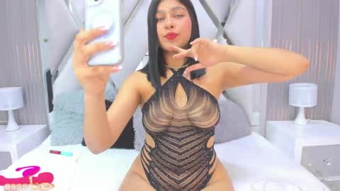 Snapshot of your_sweet_zoe chatting on 05.05.26 Zoe online show from 05.05.26