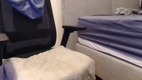 Snapshot of yourdirtysluboy chatting on 02.18.26 hornyedging online show from 02.18.26