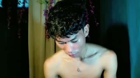 Snapshot of yourdreamboyx chatting on 12.29.24 Rence online show from 12.29.24