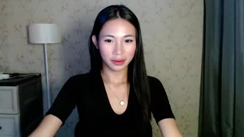 Snapshot of yourdreamgirlgwen chatting on 06.19.26 GWENI online show from 06.19.26