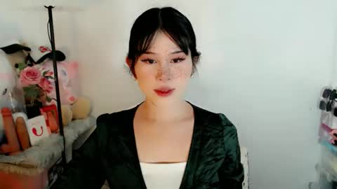 PrettyElla online show from 11.26.25