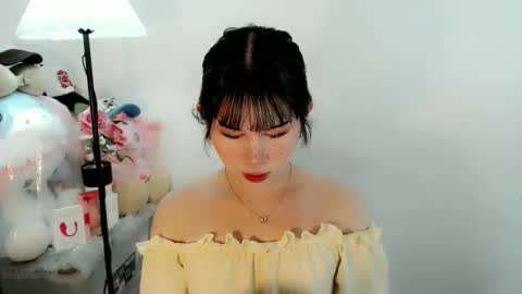 PrettyElla online show from 12.15.25