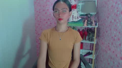 Snapshot of yourfavoratericcie chatting on 11.28.25 RICCIE MAE online show from 11.28.25