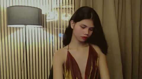 Vivian online show from 11.05.25