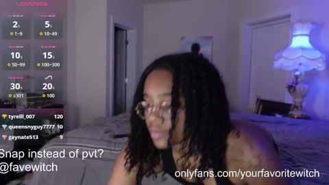 Snapshot of yourfavoritewitch chatting on 09.23.25 Naava online show from 09.23.25