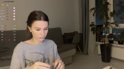 Snapshot of yourher0in chatting on 12.21.24 Aida online show from 12.21.24