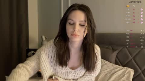 Snapshot of yourher0in chatting on 12.29.24 Aida online show from 12.29.24