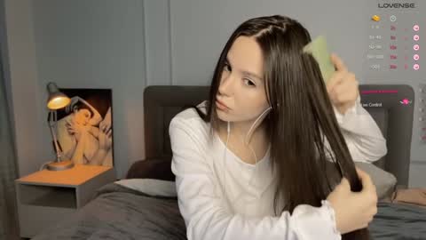 Snapshot of yourher0in chatting on 01.05.25 Aida online show from 01.05.25