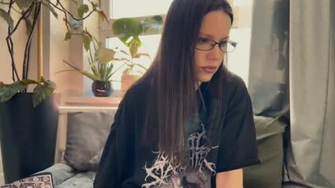 Snapshot of yourher0in chatting on 03.03.25 Aida online show from 03.03.25