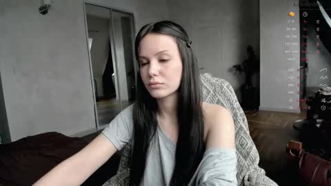 Snapshot of yourher0in chatting on 10.07.25 Aida online show from 10.07.25