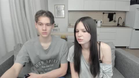 Snapshot of yourher0in chatting on 10.17.25 Aida online show from 10.17.25