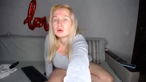 Snapshot of yourhotdream1 chatting on 02.16.25 Iamyourdream online show from 02.16.25