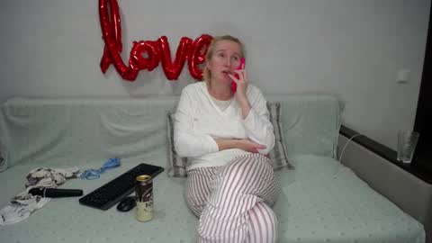 Snapshot of yourhotdream1 chatting on 03.01.25 Iamyourdream online show from 03.01.25