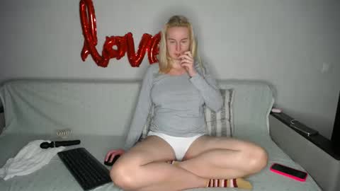 Snapshot of yourhotdream1 chatting on 03.04.25 Iamyourdream online show from 03.04.25