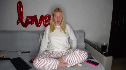 Snapshot of yourhotdream1 chatting on 03.06.25 Iamyourdream online show from 03.06.25