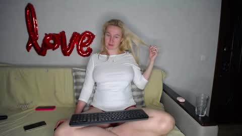 Snapshot of yourhotdream1 chatting on 03.08.25 Iamyourdream online show from 03.08.25