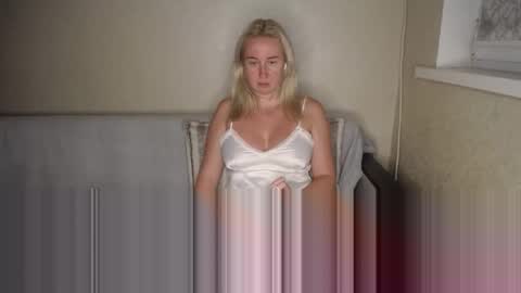 Snapshot of yourhotdream1 chatting on 10.04.25 Iamyourdream online show from 10.04.25