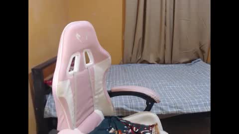 Snapshot of yourlenda chatting on 04.26.26 Glenda online show from 04.26.26