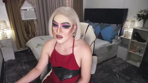 Snapshot of yourlivingonurdream chatting on 12.18.24 --               online show from 12.18.24