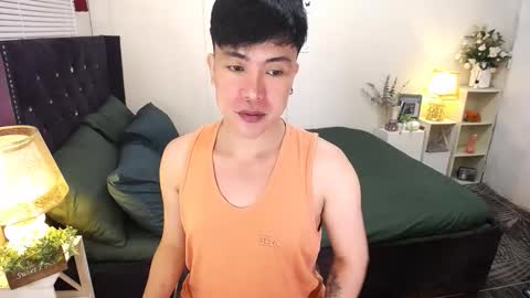 Snapshot of yourlivingonurdream chatting on 09.19.25 --               online show from 09.19.25