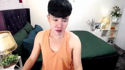 Snapshot of yourlivingonurdream chatting on 09.29.25 --               online show from 09.29.25