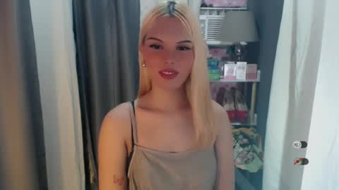 Snapshot of yourlovekylie chatting on 06.17.26 KYLIE MORE online show from 06.17.26