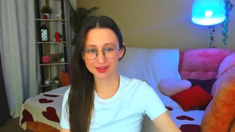 Snapshot of yourlovelystoryy chatting on 07.11.26 Vetta online show from 07.11.26