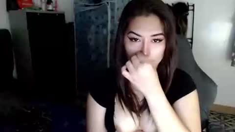 Snapshot of yourlovetifannyx chatting on 10.08.25 tifanny online show from 10.08.25