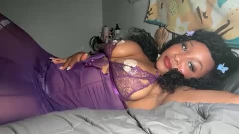 Snapshot of yourmommysilk chatting on 05.22.26 YOURMOMMY online show from 05.22.26