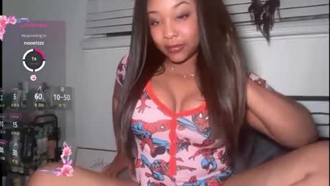 Snapshot of yourmommysilk chatting on 06.17.26 YOURMOMMY online show from 06.17.26