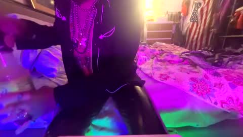 Edging4U online show from 10.19.25