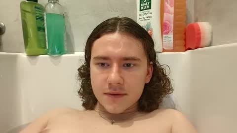 Snapshot of yourpantyhosesla_ve chatting on 11.10.25 Nylon slave online show from 11.10.25