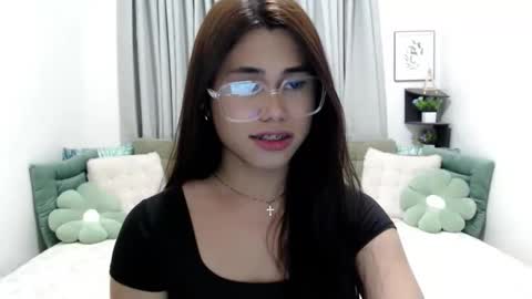 Snapshot of yourprettyblythe_ts chatting on 12.22.25 yourprettyblythe_ts online show from 12.22.25