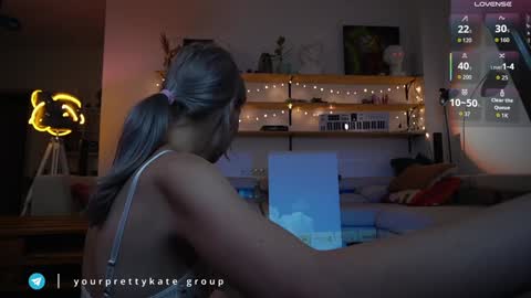 Snapshot of yourprettykate_ chatting on 11.11.25 online show from 11.11.25