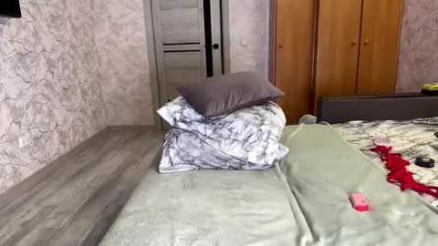 yourselenas online show from 05.14.26
