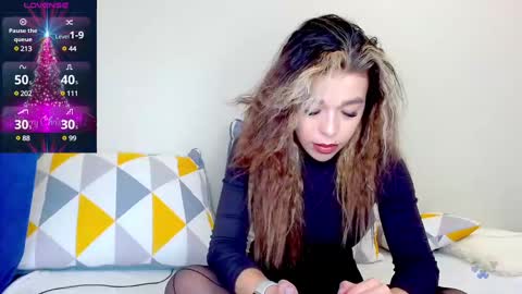 Snapshot of yoursoul_mila chatting on 01.11.25 yoursoul_mila online show from 01.11.25