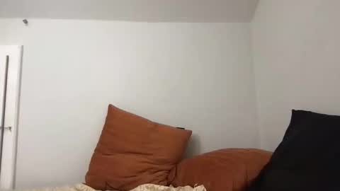 YoursTrulyBella online show from 04.01.26