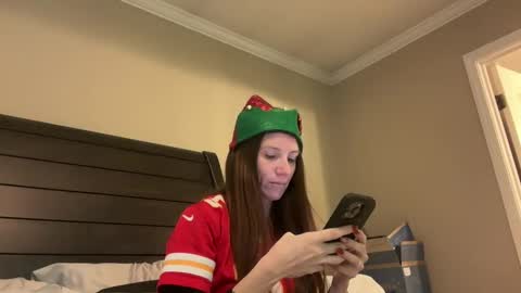 Snapshot of yourstrulylivy chatting on 12.25.24 yourstrulylivy online show from 12.25.24
