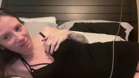 Snapshot of yourstrulylivy chatting on 12.27.24 yourstrulylivy online show from 12.27.24