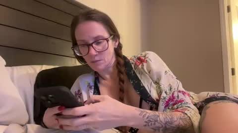 Snapshot of yourstrulylivy chatting on 01.04.25 yourstrulylivy online show from 01.04.25