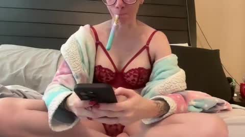 Snapshot of yourstrulylivy chatting on 01.09.25 yourstrulylivy online show from 01.09.25