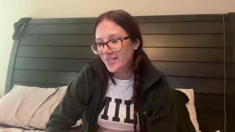 Snapshot of yourstrulylivy chatting on 09.18.25 yourstrulylivy online show from 09.18.25