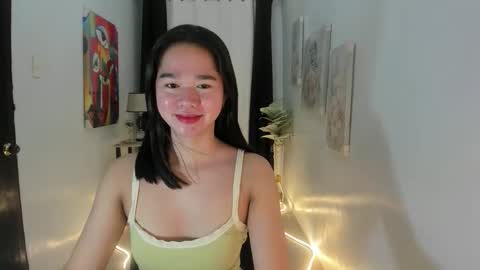 Snapshot of yourtinybunny chatting on 09.24.25 yourtinybunny online show from 09.24.25