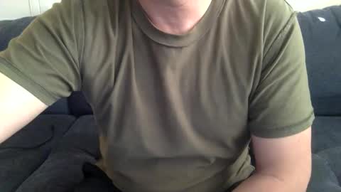 Snapshot of yque2 chatting on 02.19.26 yque online show from 02.19.26